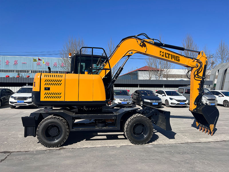 8.5 Tons Wheel Excavator With Optional Attachment