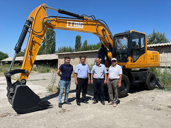 Philippines - Wheel Excavator