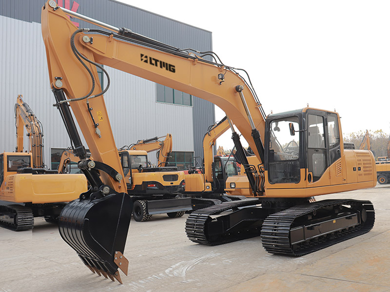 Powerful 18 ton Hydraulic Excavator with Cummins QSF3.8 Standard Air Conditioner