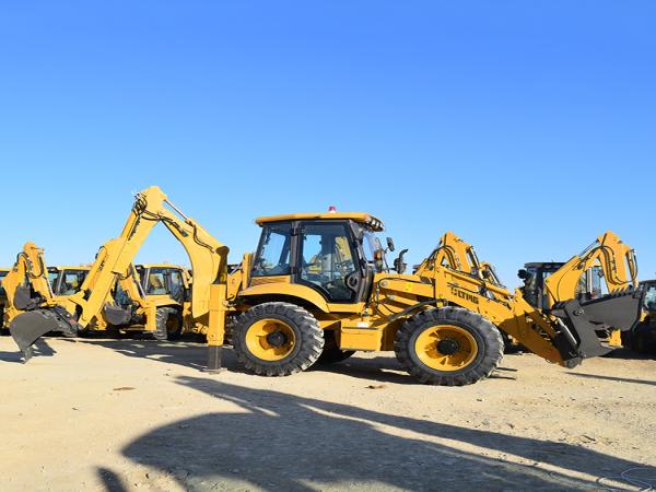 Backhoe vs. Front Loader: Which Heavy Equipment is Right for You?