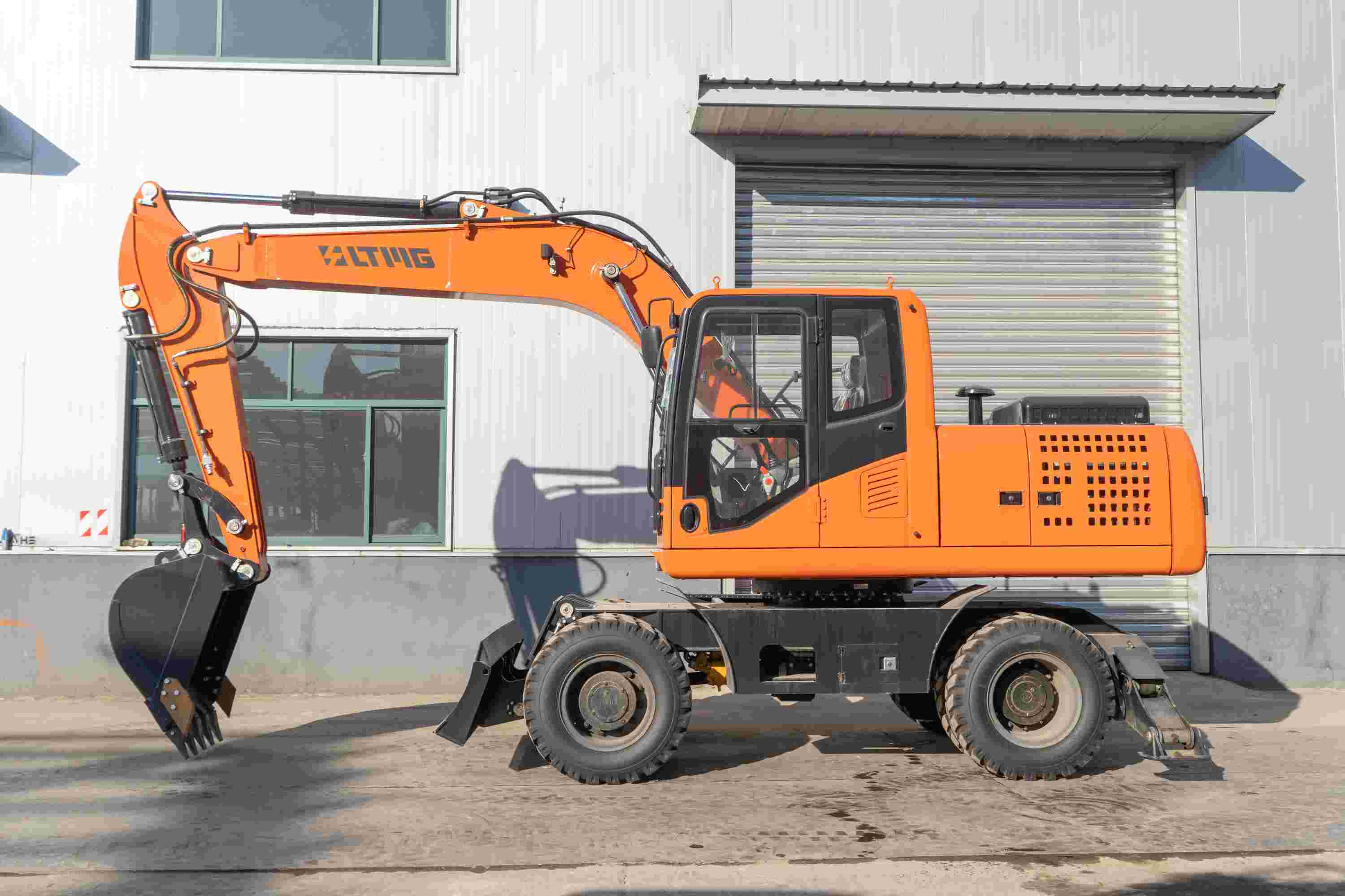 Differences Between Wheel Excavators and Crawler Excavators: A Comprehensive Analysis