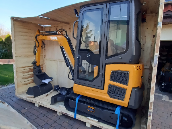 Poland - 2 Ton crawler excavator