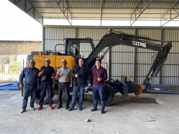 Kyrgyzstan - 7 Ton Wheel Excavator