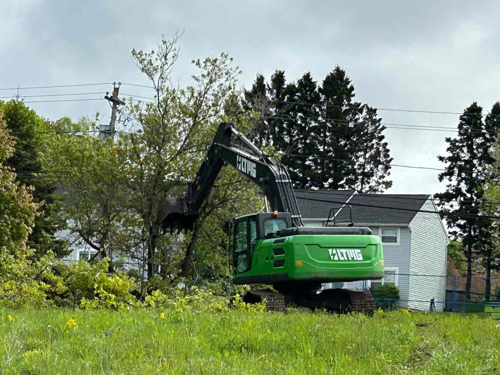 23 ton crawler excavator in Canada