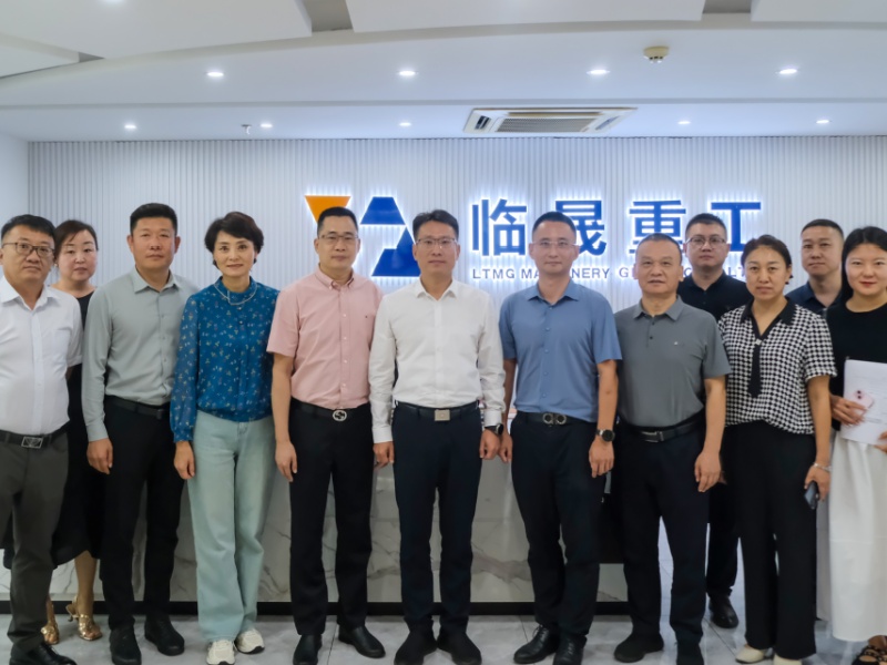 Exploring New Horizons in Central Asia: Tacheng Prefecture Delegation Visits LTMG Group to Discuss Construction Machinery Going Global
