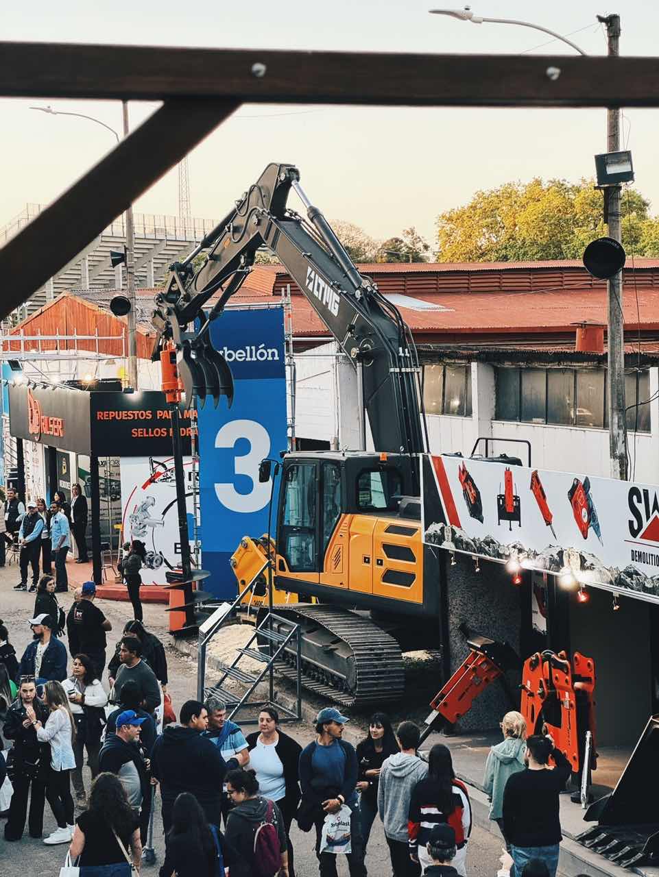 23 ton crawler excavator