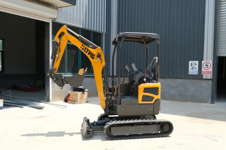 Mini Excavator vs Small Excavator: How to Choose the Right Size for Your Jobsite?