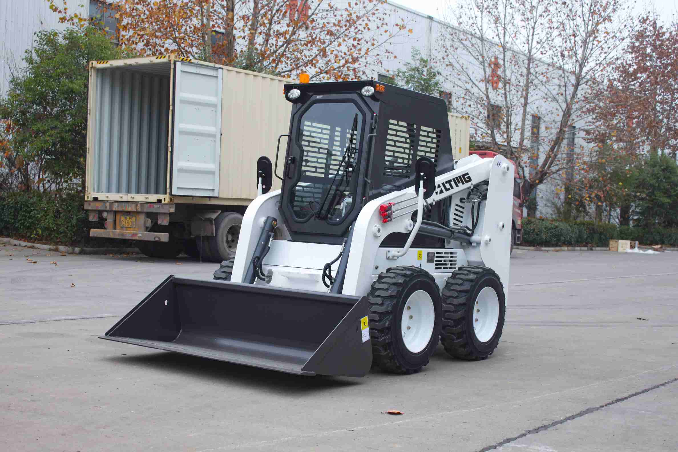 How Wheel Skid Steer Loaders Boost Multi-Site Operational Efficiency