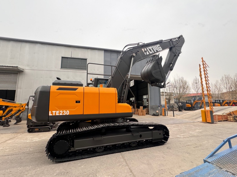 23 ton excavator