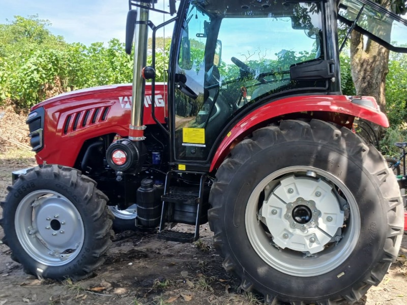 El Salvador Customer Uses LTMG LTB100 Tractor for Agricultural Operations