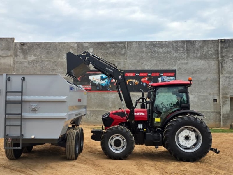 Bolivian Customer Feedback on Our 140HP Tractor with Oversized Tyres and Front Loader Attachment
